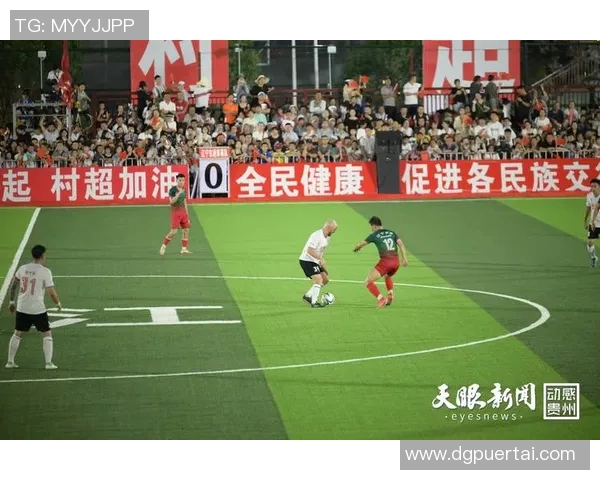 球星与小球迷同场竞技足球挑战赛亲密互动激励梦想成长